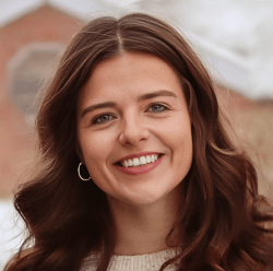 Shannon White headshot.